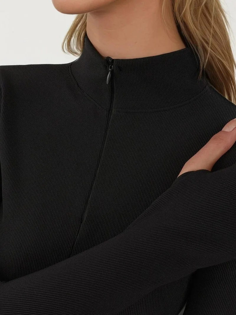 هيكاب بلوزة بولو رياضية بأكمام طويلة وسحاب